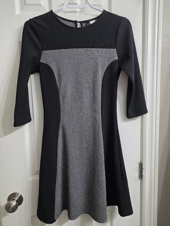H&M Dresses & Skirts - H&M Black and Gray Panel Fit-and-Flare Dress - Size 6 - NWT